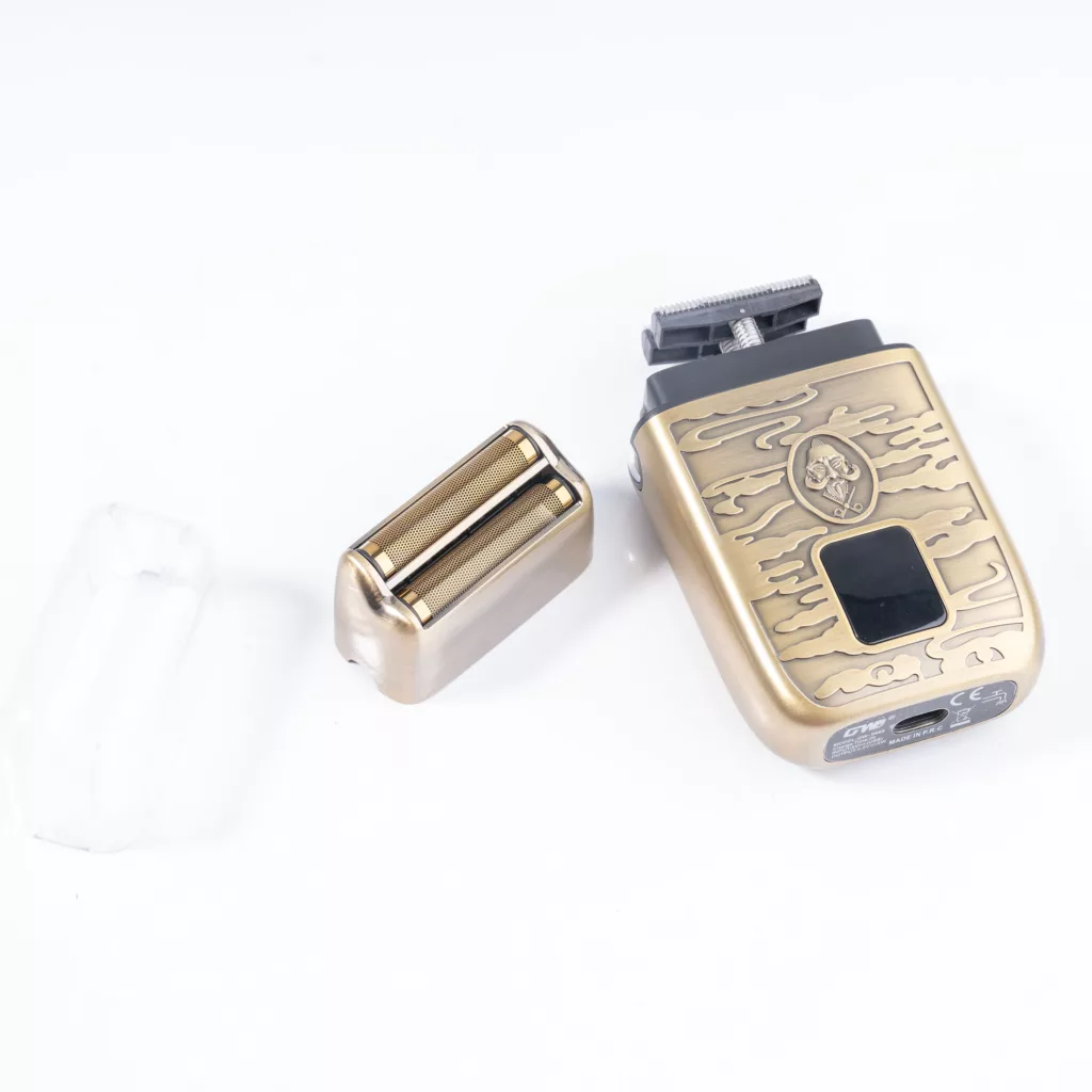 ماشین اصلاح موی صورت جی دبلیو مدل GW-9988، اصلاح به صورت صفر زن، طراحی ارگونومیک، نمایشگر LCD، منبع انرژی با کابل USB، تکنولوژی اصلاح به صورت شیو فویلی