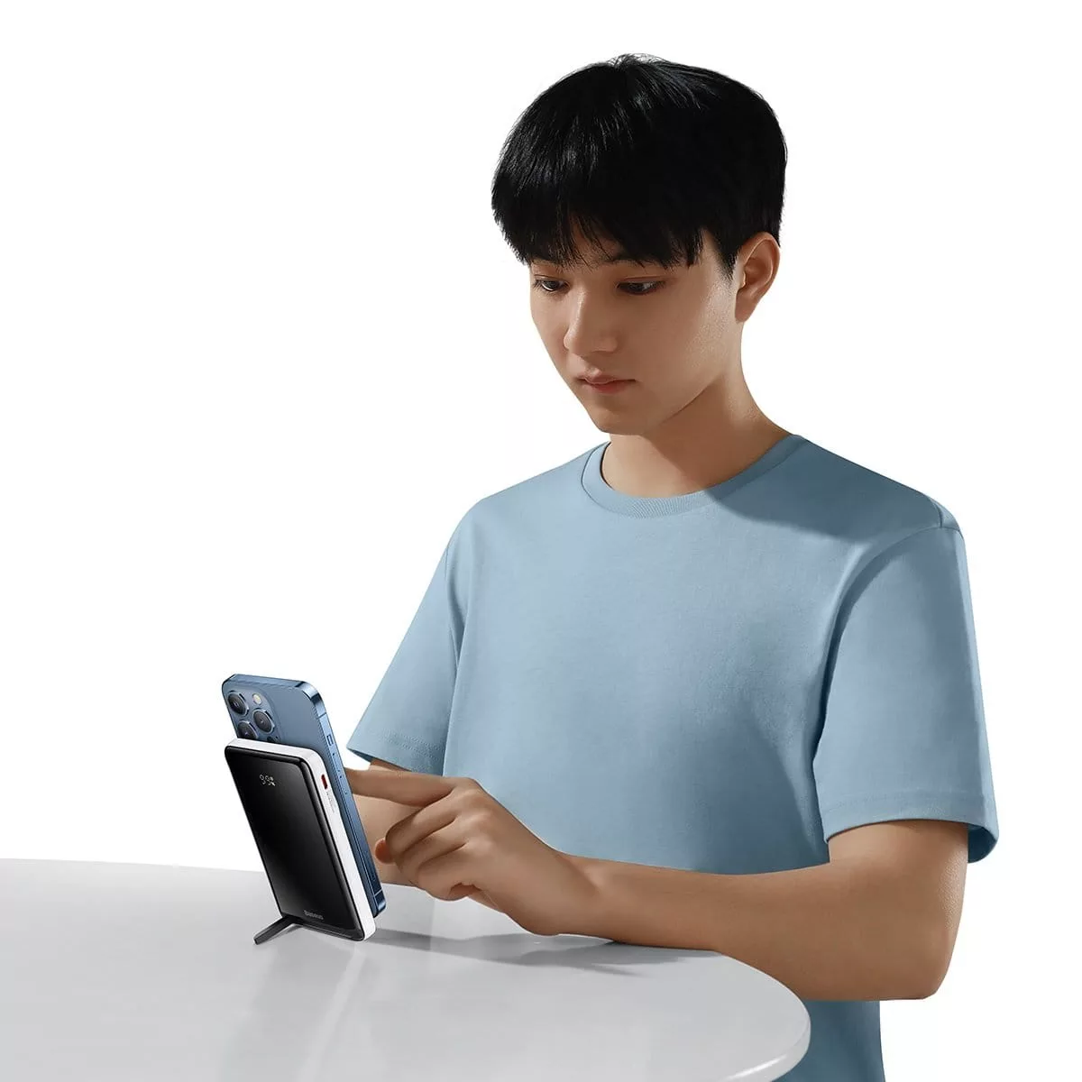 پاوربانک 20 وات بی‌سیم بیسوس مدل Magnetic Bracket ظرفیت 10000 میلی آمپر ساعت