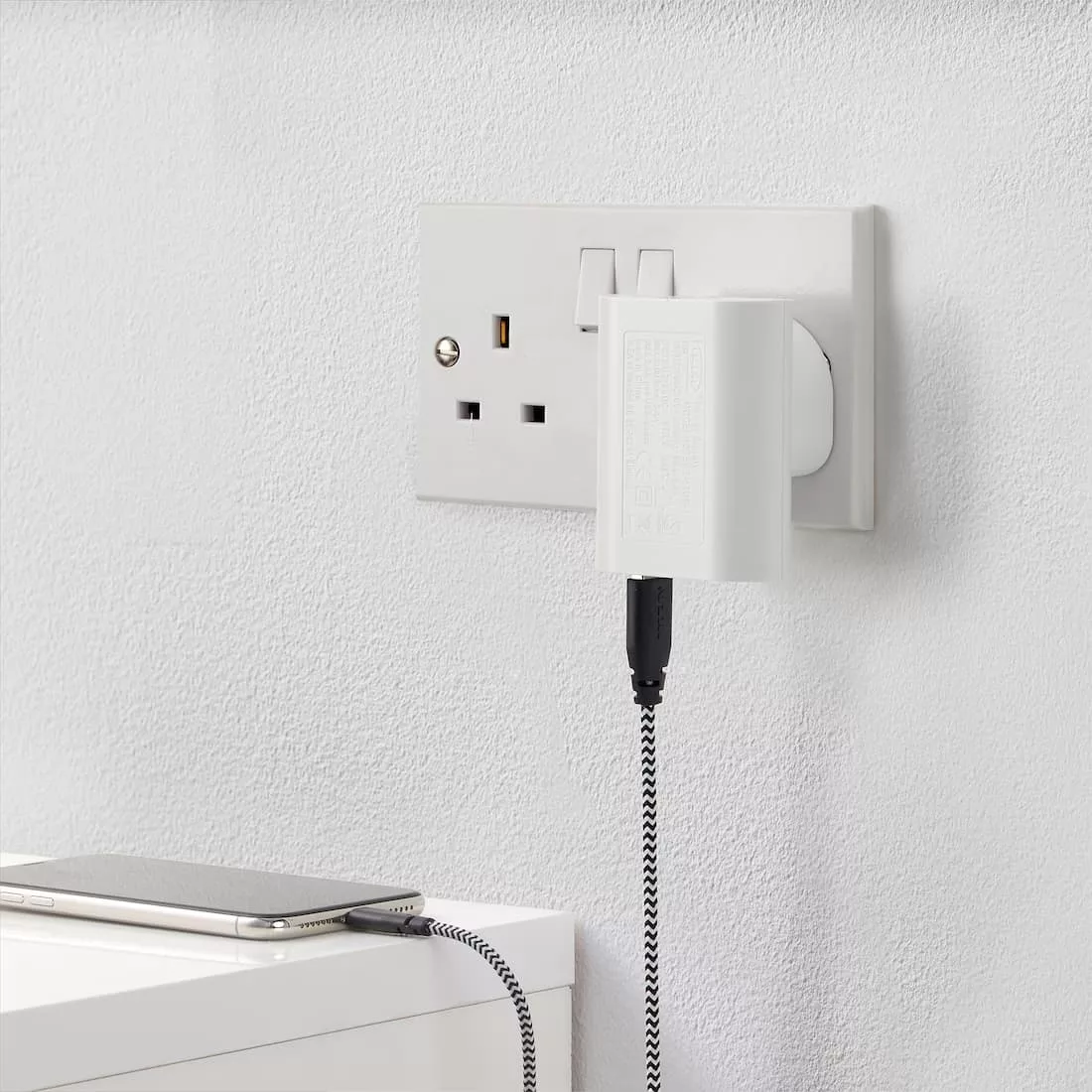 شارژر دیواری 65 وات ایکیا مدل SMÅHAGEL کد 28729