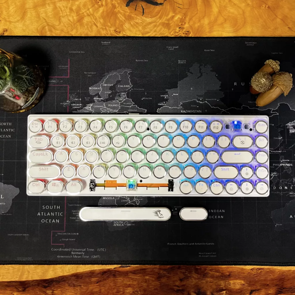 کیبورد بلوتوثی ی لاندار مدل k400 RGB