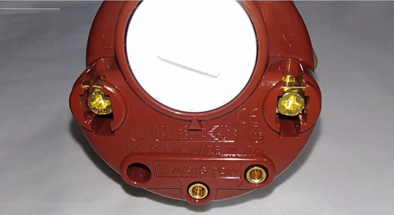 المنت آبگرمکن برقی آریستون مدل TR2000W