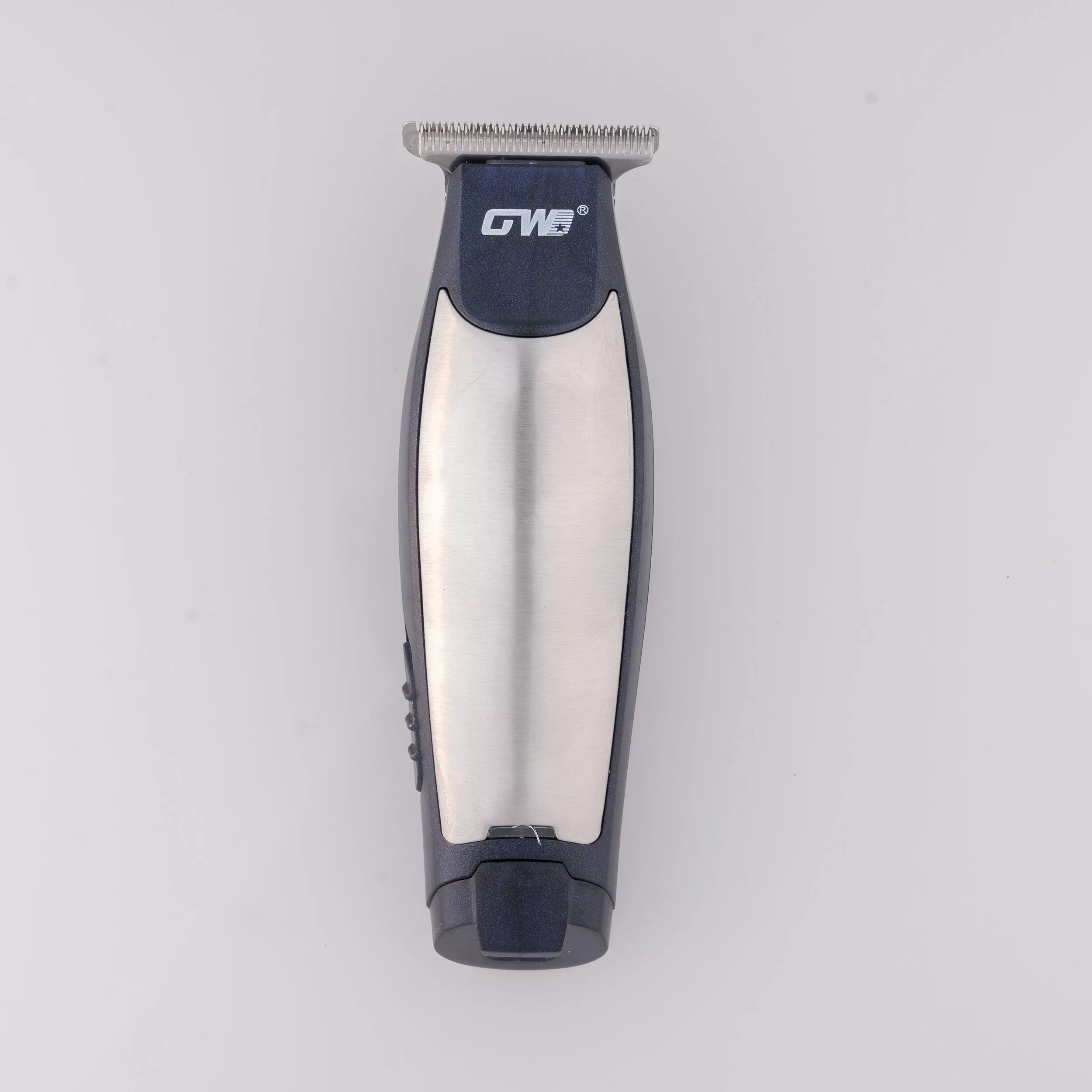 ماشین اصلاح موی سر و صورت شارژی جی دبلیو مدل G-9819، اصلاح به صورت خط زن و صفر زن، منبع انرژی با برق و باتری، تکنولوژی اصلاح به صورت تریمر، اندازه اصلاح 0.1 میلیمتر، مدت زمان شارژ 480 دقیقه و مدت زمان استفاده پس از شارژ 60 دقیقه، به همراه شارژر و روغن