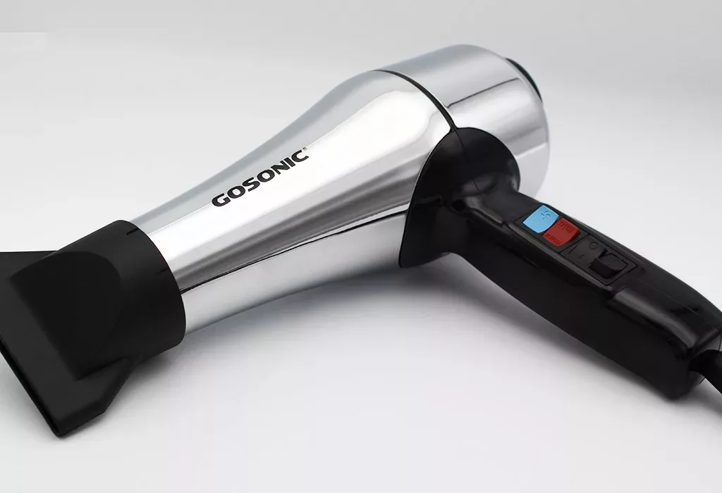 سشوار حرفه ای گوسونیک مدل GHD-229، موتور AC با توان مصرفی 1800 وات، دارای قابلیت باد سرد، فناوری تولید یون، وزن 892 گرم، تنظیم حرارت 3 حالته و کنترل سرعت 2 حالته، به همراه 1 عدد سری متمرکزکننده