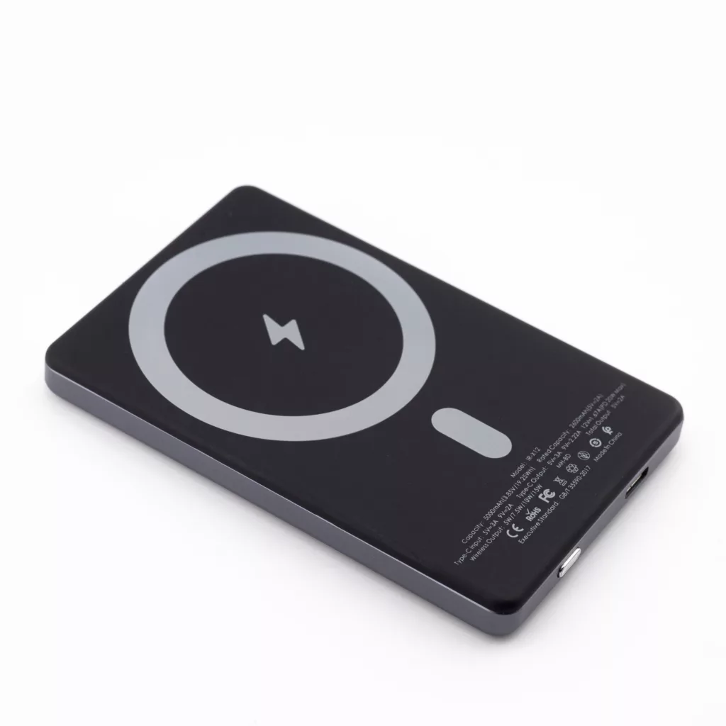 پاوربانک آیرنج طرح مگ سیف مدل IR- X12 ظرفیت 5000 میلیآمپرساعت