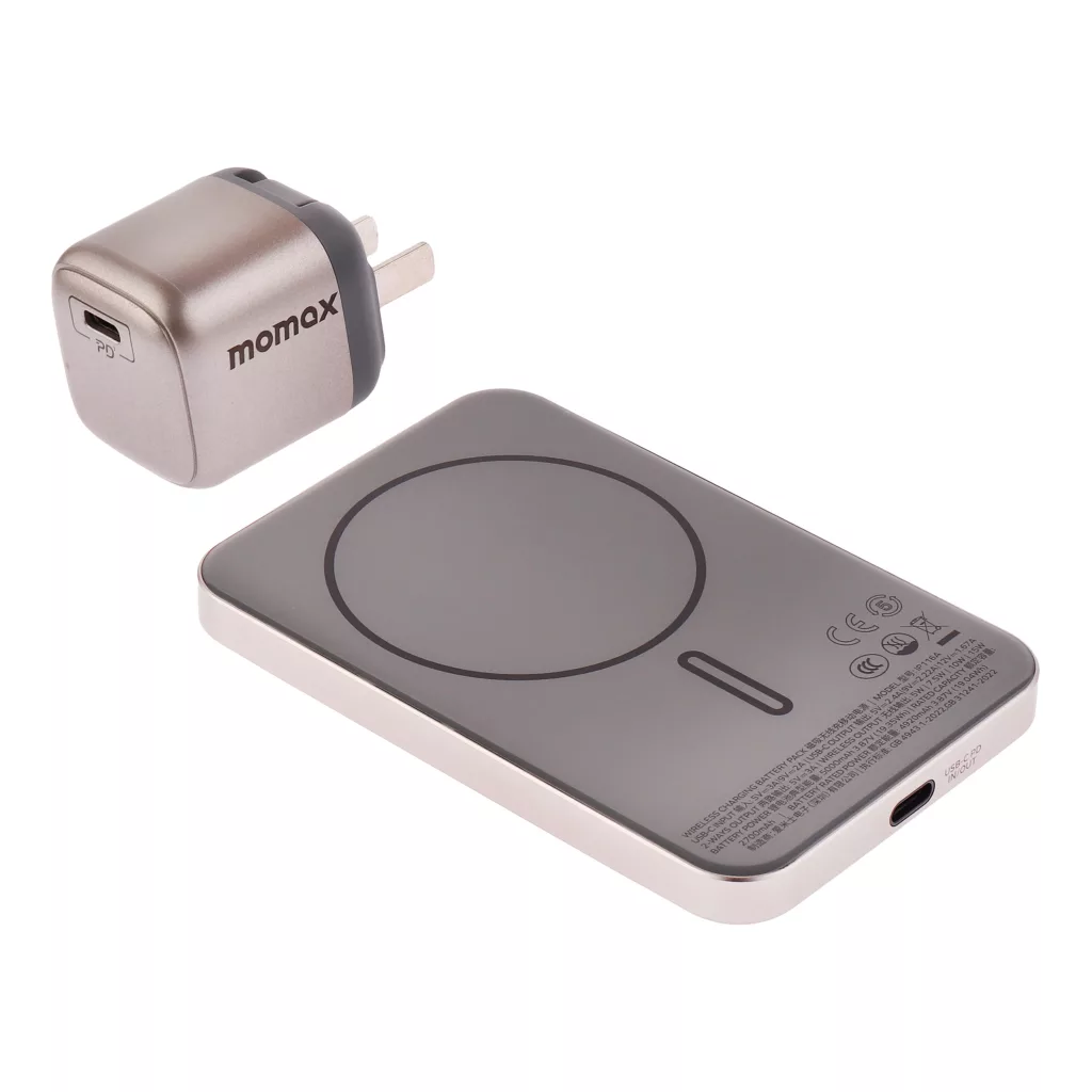 پاوربانک مومکس مدل VPD0131A ظرفیت 5000 میلی‌آمپر ساعت به همراه آداپتور و کابل تبدیل USB-C به USB-C