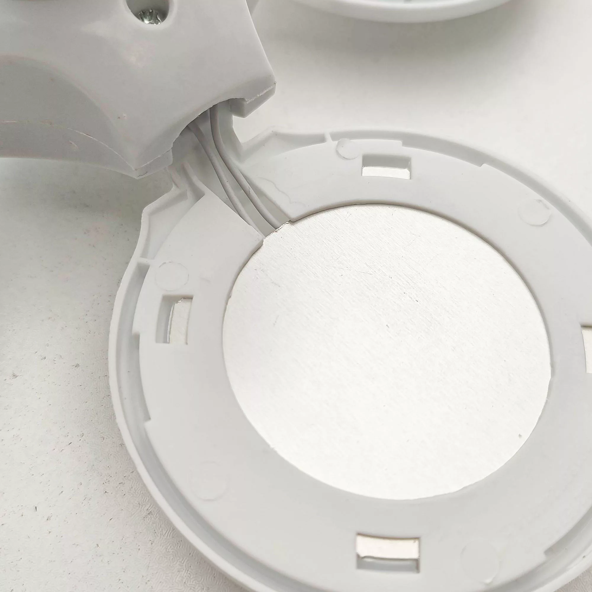 اسپیکر سقفی بلوتوثی مدل Football UFO طرح یوفو فوتبال