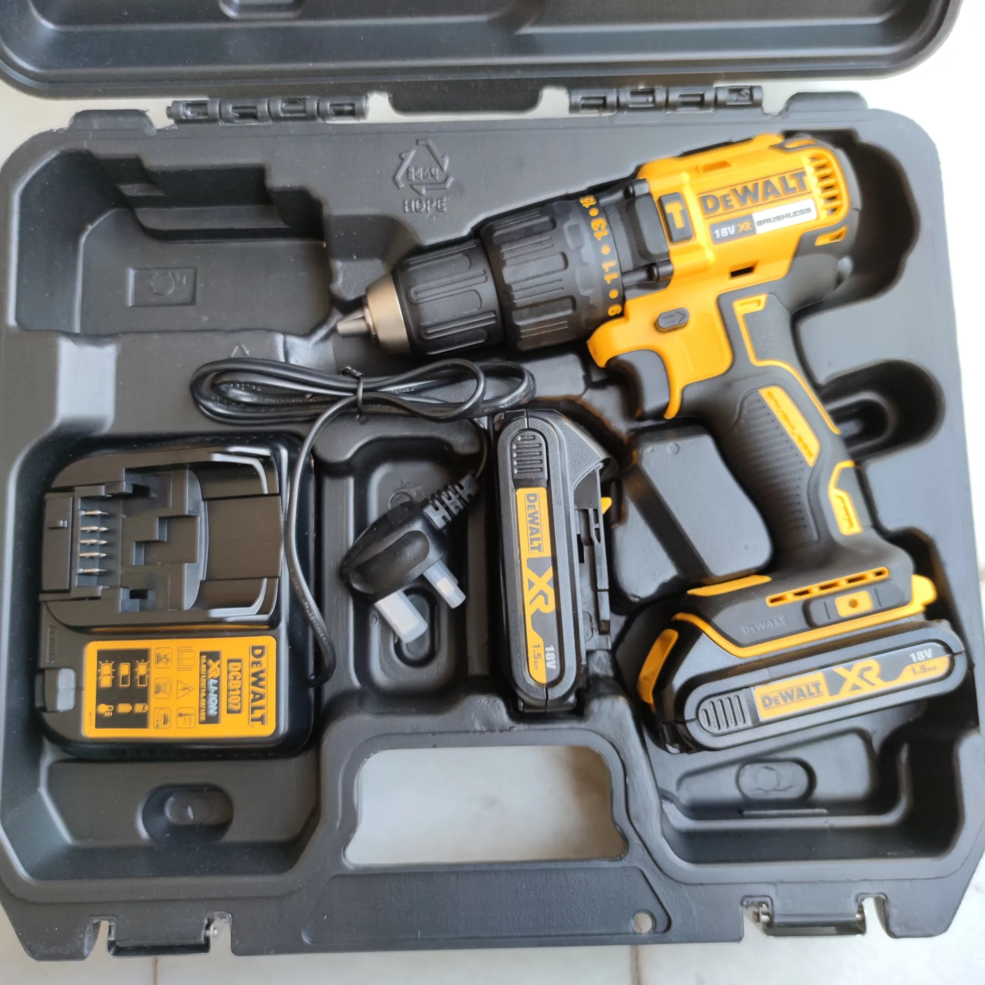 دریل چکشی دیوالت مدل DCD778S2