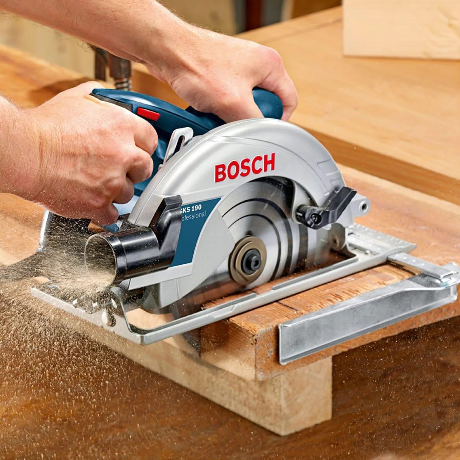 اره دیسکی 1400 وات بوش مدل GKS 190 به همراه تیغه یدکی 170میلیمتری 12دندانه