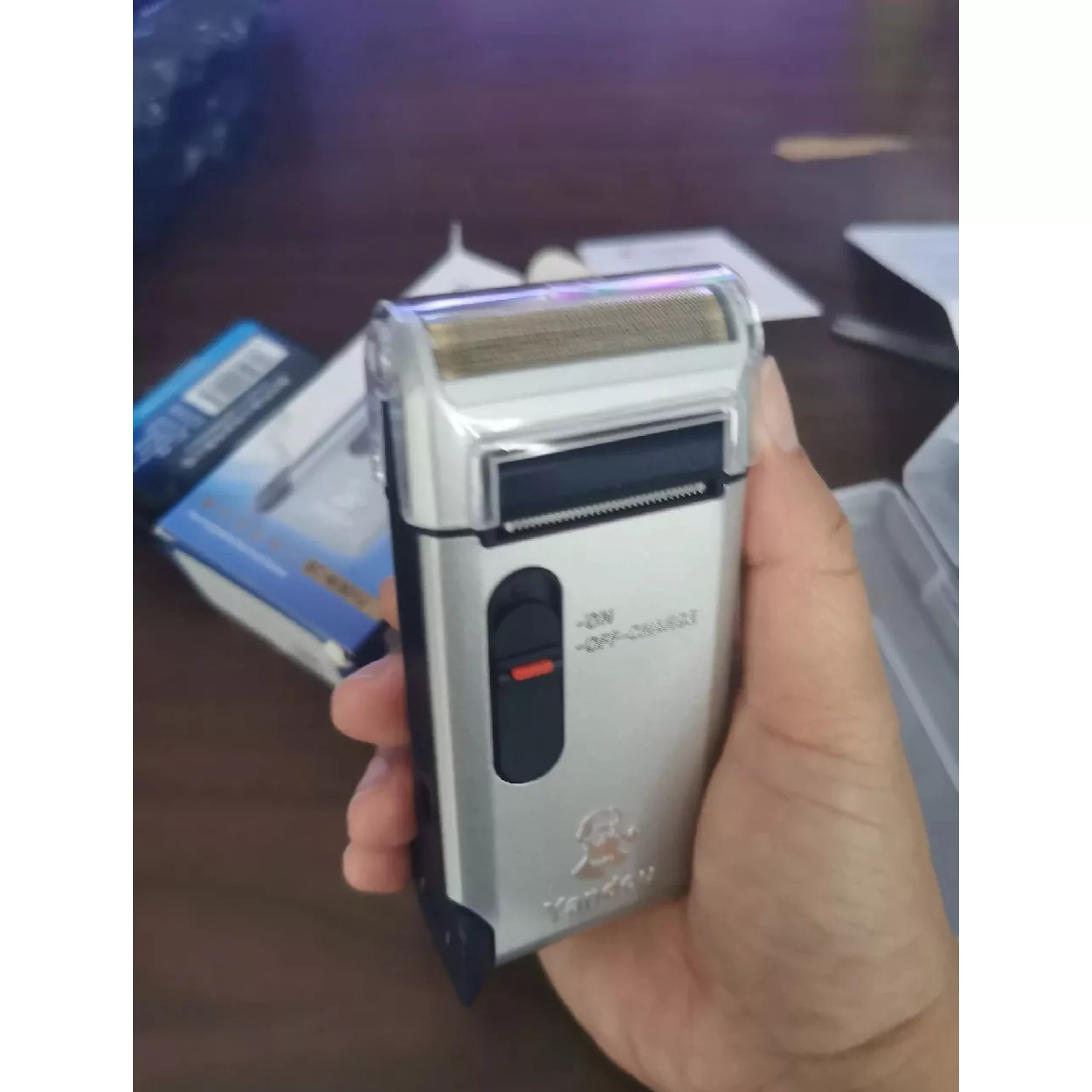 ماشین اصلاح موی سر و صورت مدل sv-w301u، طراحی ارگونومیک، قابلیت اصلاح با شماره صفر، منبع انرژی با باتری، تکنولوژی اصلاح به صورت برش مستقیم