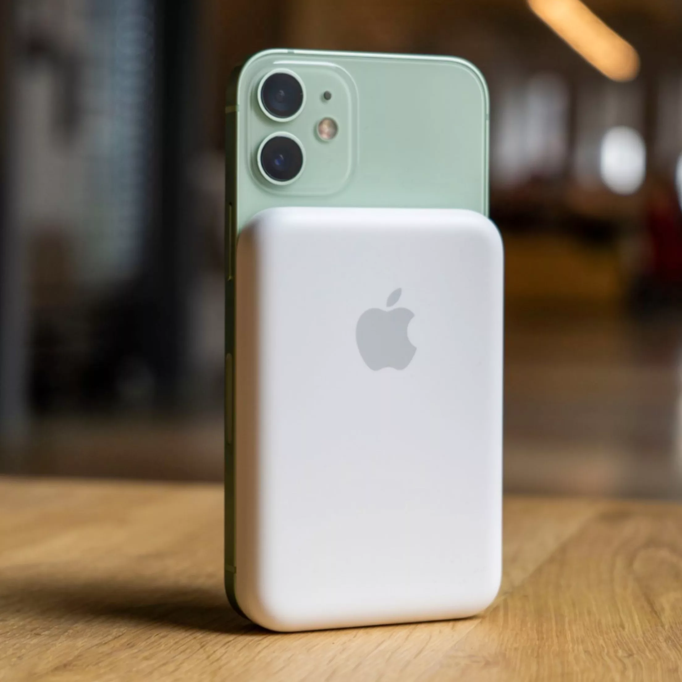 پاوربانک مدل MagSafe ظرفیت 5000 میلی‌ آمپر ساعت