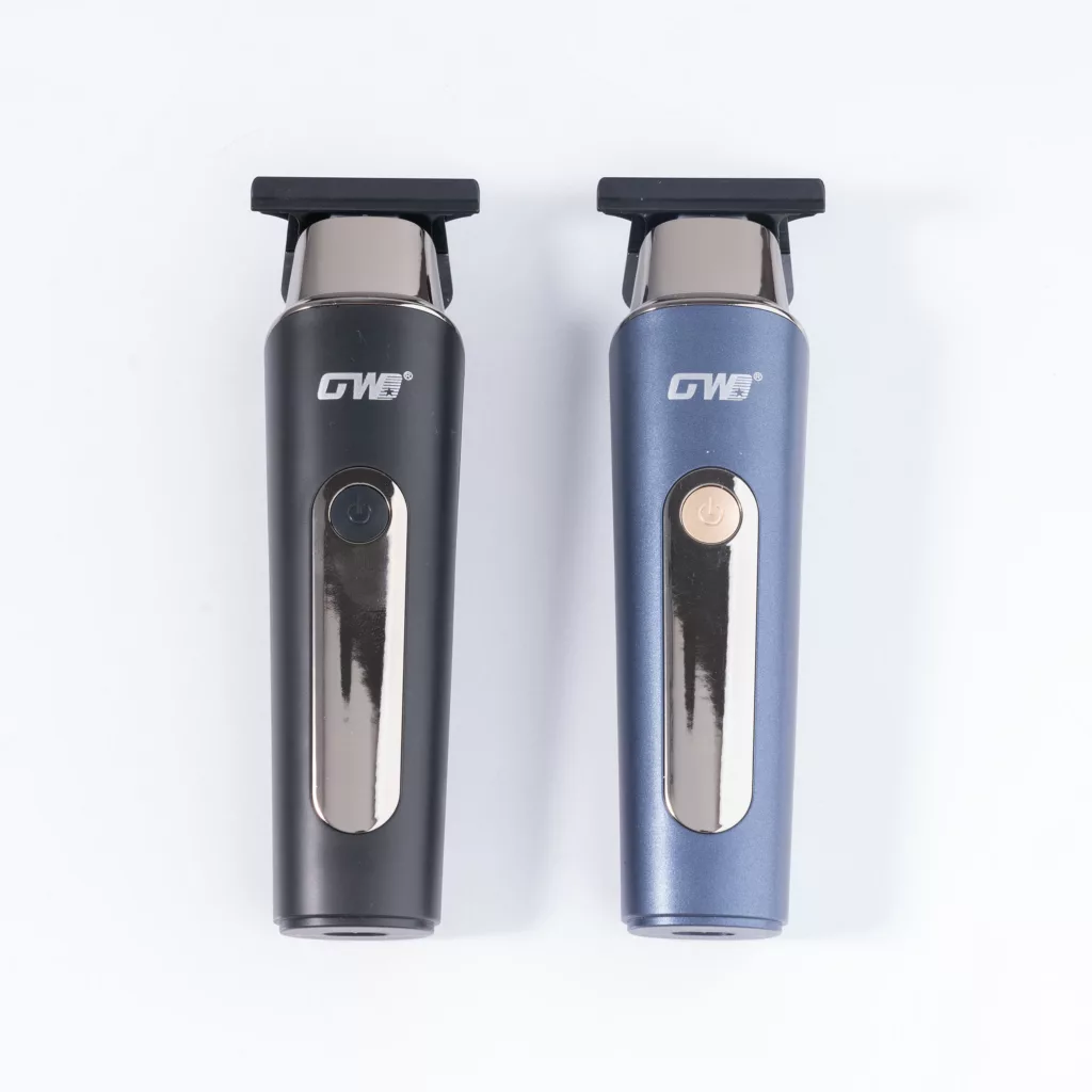 ماشین اصلاح موی سر و صورت جی دبلیو مدل GW-9876، اصلاح به صورت صفر زن، خط زن، منبع انرژی با کابل USB، تکنولوژی اصلاح به صورت تریم، اندازه اصلاح 1، 2 و 3 میلی‌متر، به‌همراه کابل USB، برس، روغن