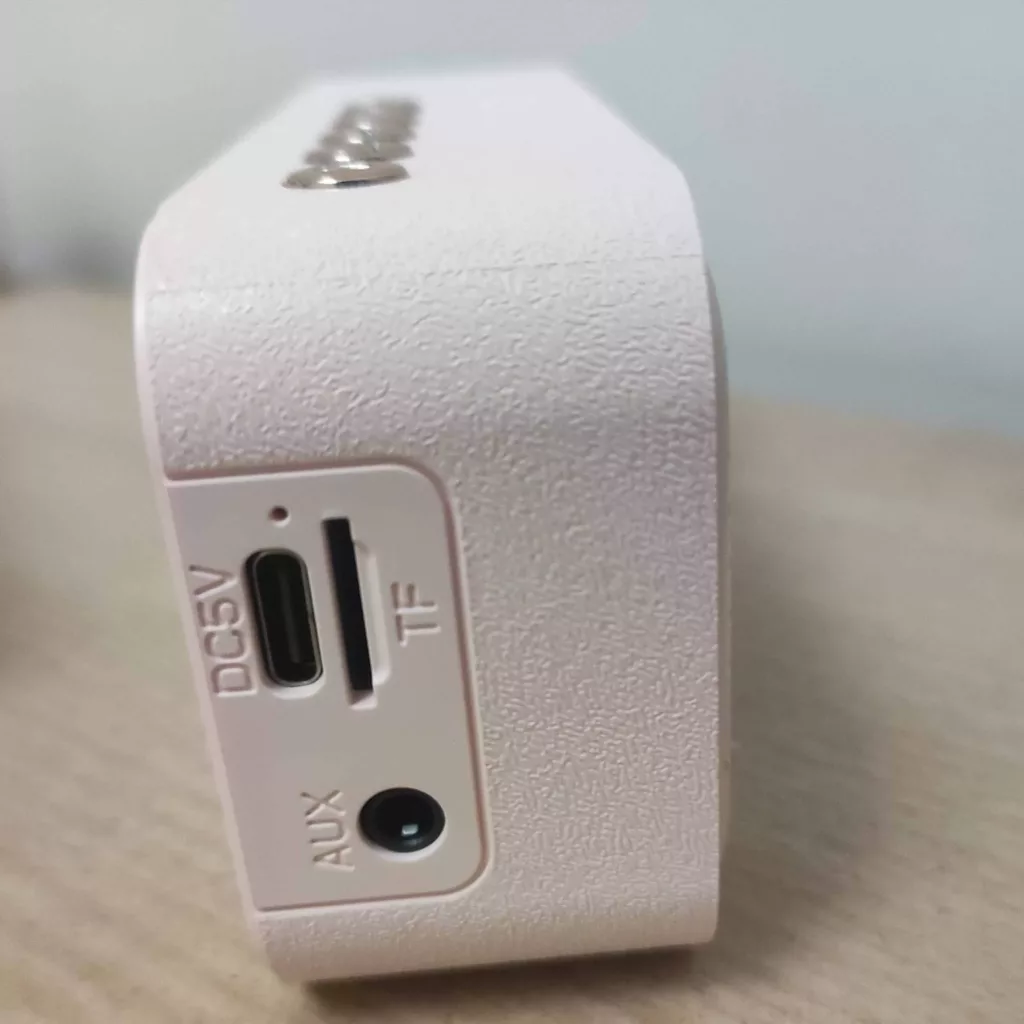 اسپیکر بلوتوثی قابل حمل مدل ساعت دار کد S22