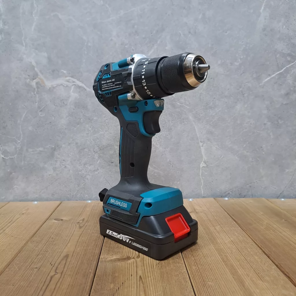 دریل شارژی چکشی براشلس صنعتی باس مدل LIFE _ STYLE مجموعه 28 عددی