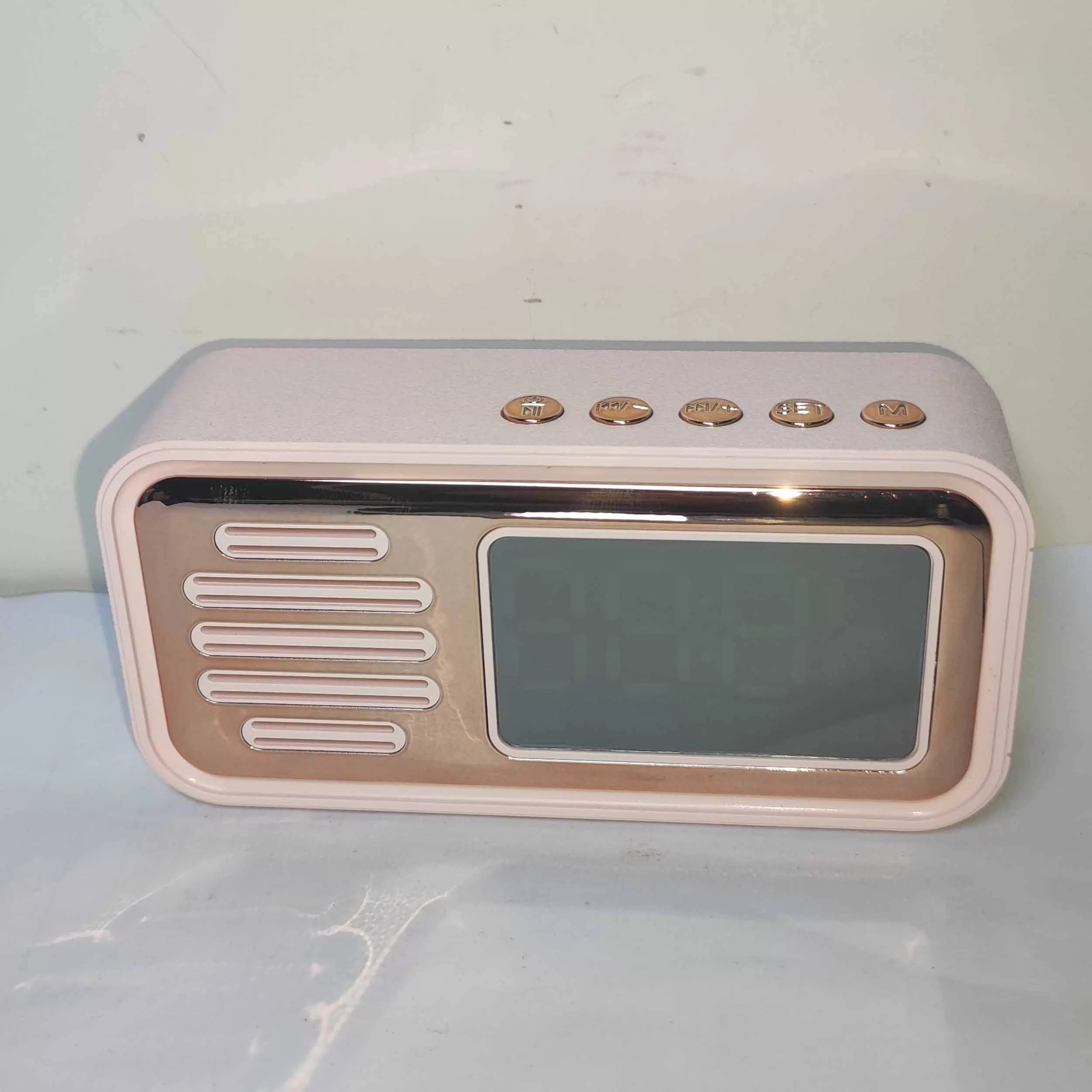 اسپیکر بلوتوثی قابل حمل مدل ساعت دار کد S22