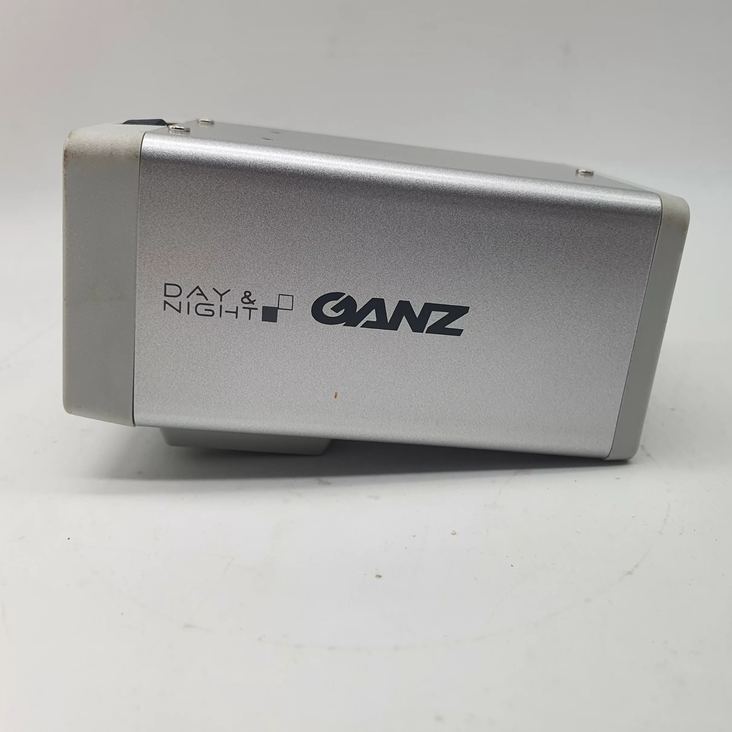 دوربین مداربسته آنالوگ گنز مدل ZC-NH258P