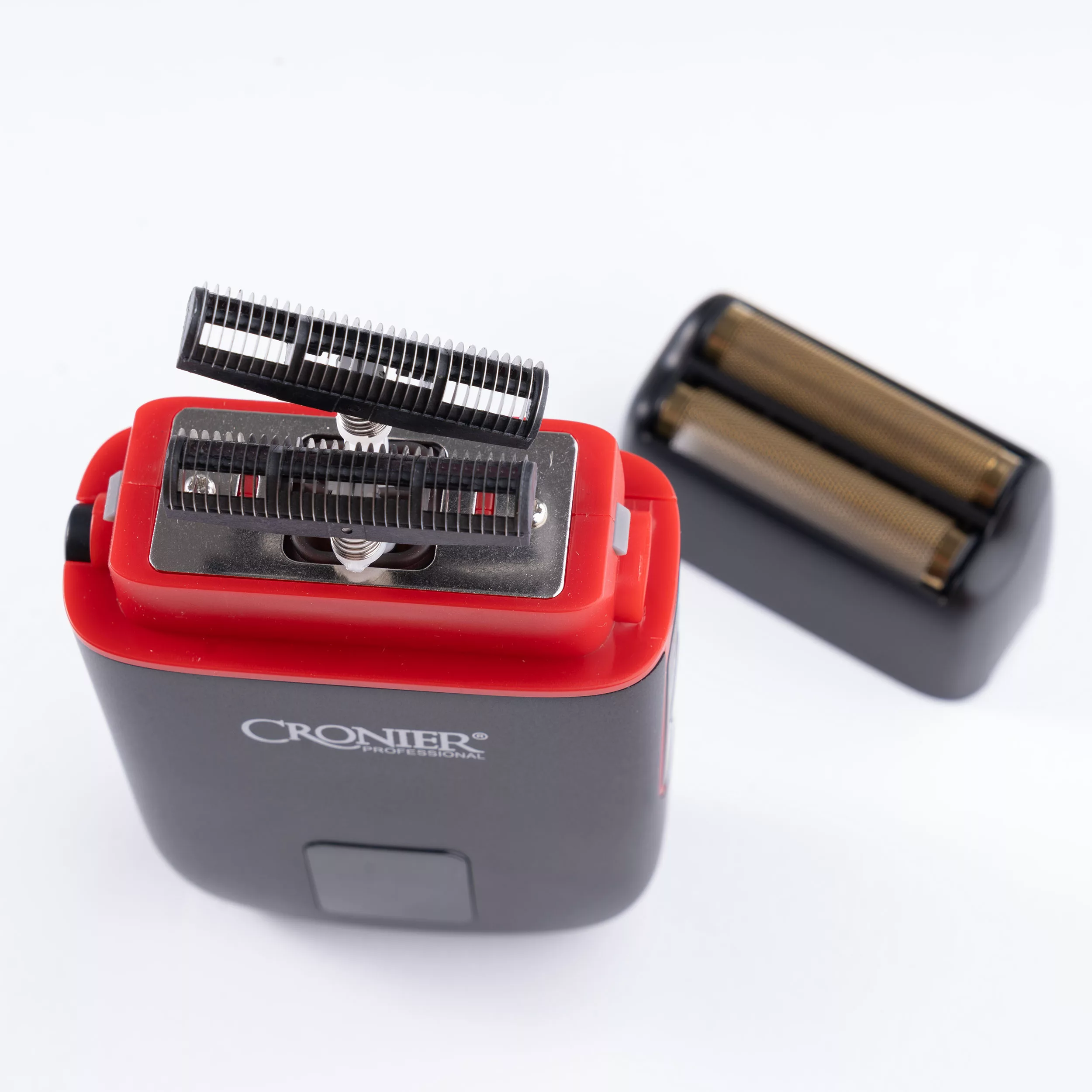 ماشین اصلاح موی صورت شارژی کرونیر مدل CR-894، اصلاح به صورت صفر زن و حجم زن، طراحی ارگونومیک، منبع انرژی با باتری، تکنولوژی اصلاح به صورت فویلی، اندازه اصلاح 0.2 میلی‌متر، مدت زمان شارژ 120 دقیقه و مدت زمان استفاده پس از شارژ 90 دقیقه، ضد آب، به همراه برس