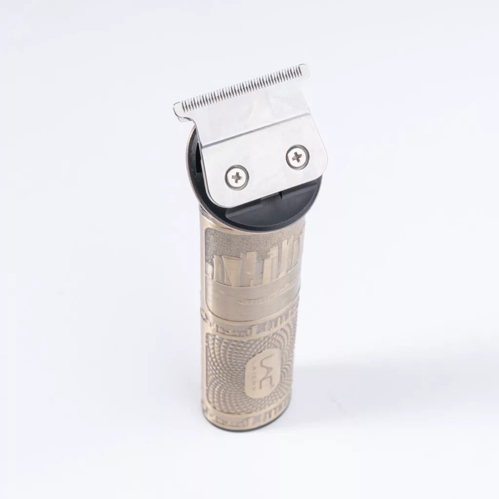 ماشین اصلاح موی سر و صورت لایچی مدل L-914، اصلاح به صورت صفر زن، خط زن، عملکرد توربو، نمایش وضعیت باتری، منبع انرژی با کابل USB، تکنولوژی اصلاح به صورت تریم، مدت زمان شارژ 120 دقیقه و مدت زمان استفاده پس از شارژ 100 دقیقه، به‌همراه کابل شارژ USB