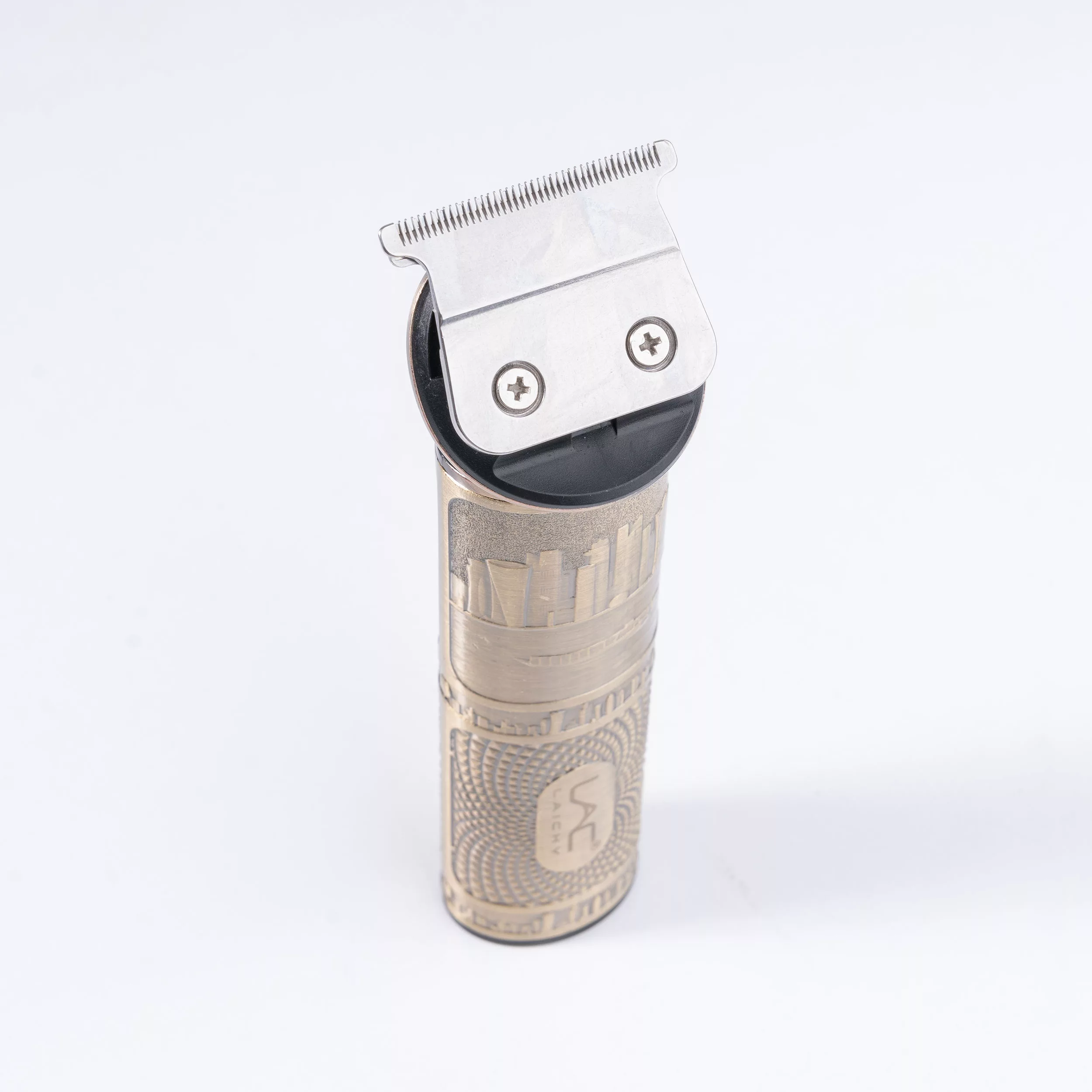 ماشین اصلاح موی سر و صورت لایچی مدل L-914، اصلاح به صورت صفر زن، خط زن، عملکرد توربو، نمایش وضعیت باتری، منبع انرژی با کابل USB، تکنولوژی اصلاح به صورت تریم، مدت زمان شارژ 120 دقیقه و مدت زمان استفاده پس از شارژ 100 دقیقه، به‌همراه کابل شارژ USB