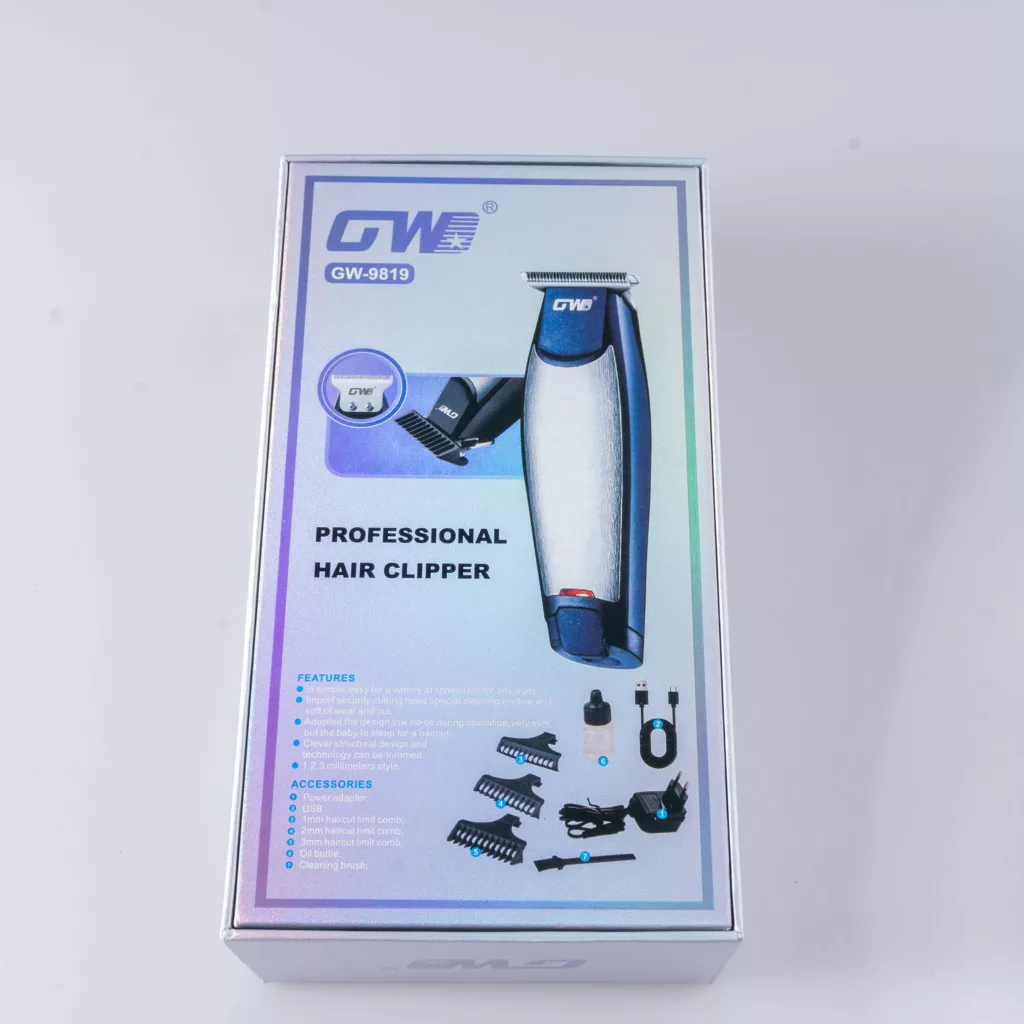 ماشین اصلاح موی سر و صورت شارژی جی دبلیو مدل G-9819، اصلاح به صورت خط زن و صفر زن، منبع انرژی با برق و باتری، تکنولوژی اصلاح به صورت تریمر، اندازه اصلاح 0.1 میلیمتر، مدت زمان شارژ 480 دقیقه و مدت زمان استفاده پس از شارژ 60 دقیقه، به همراه شارژر و روغن