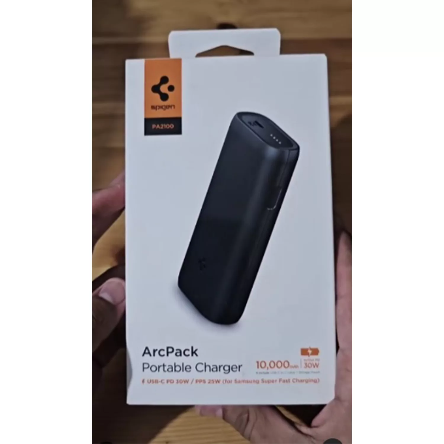 پاوربانک اسپیگن مدل ArcPack ظرفیت 10000 میلی آمپر ساعت