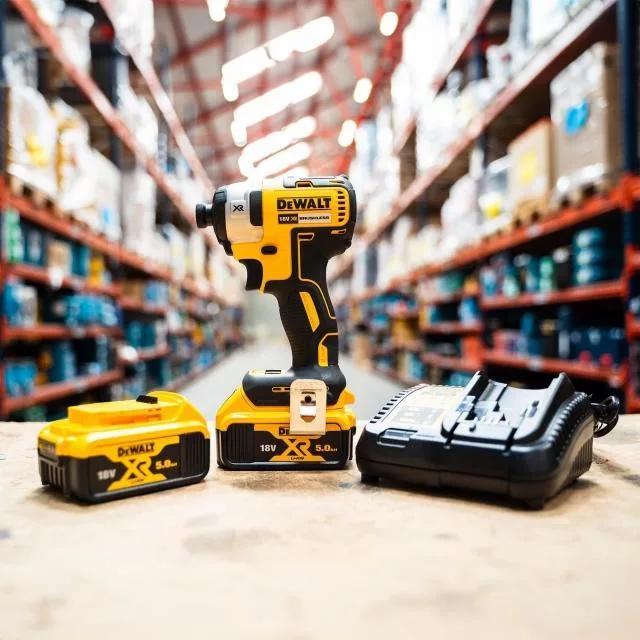 دریل پیچ گوشتی چکشی شارژی دیوالت مدل DCF887P2 - A 18V