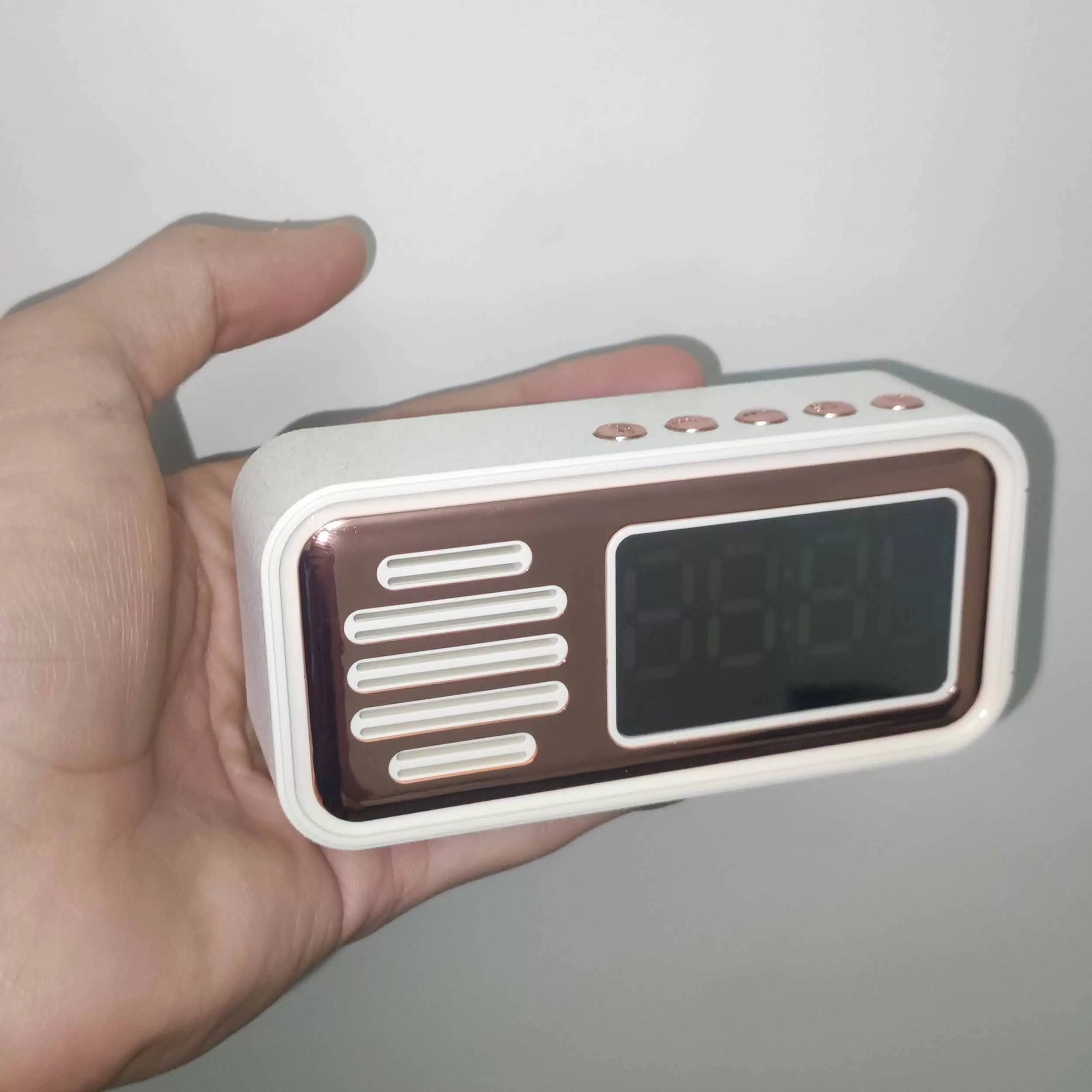 اسپیکر بلوتوثی قابل حمل مدل ساعت دار کد S22