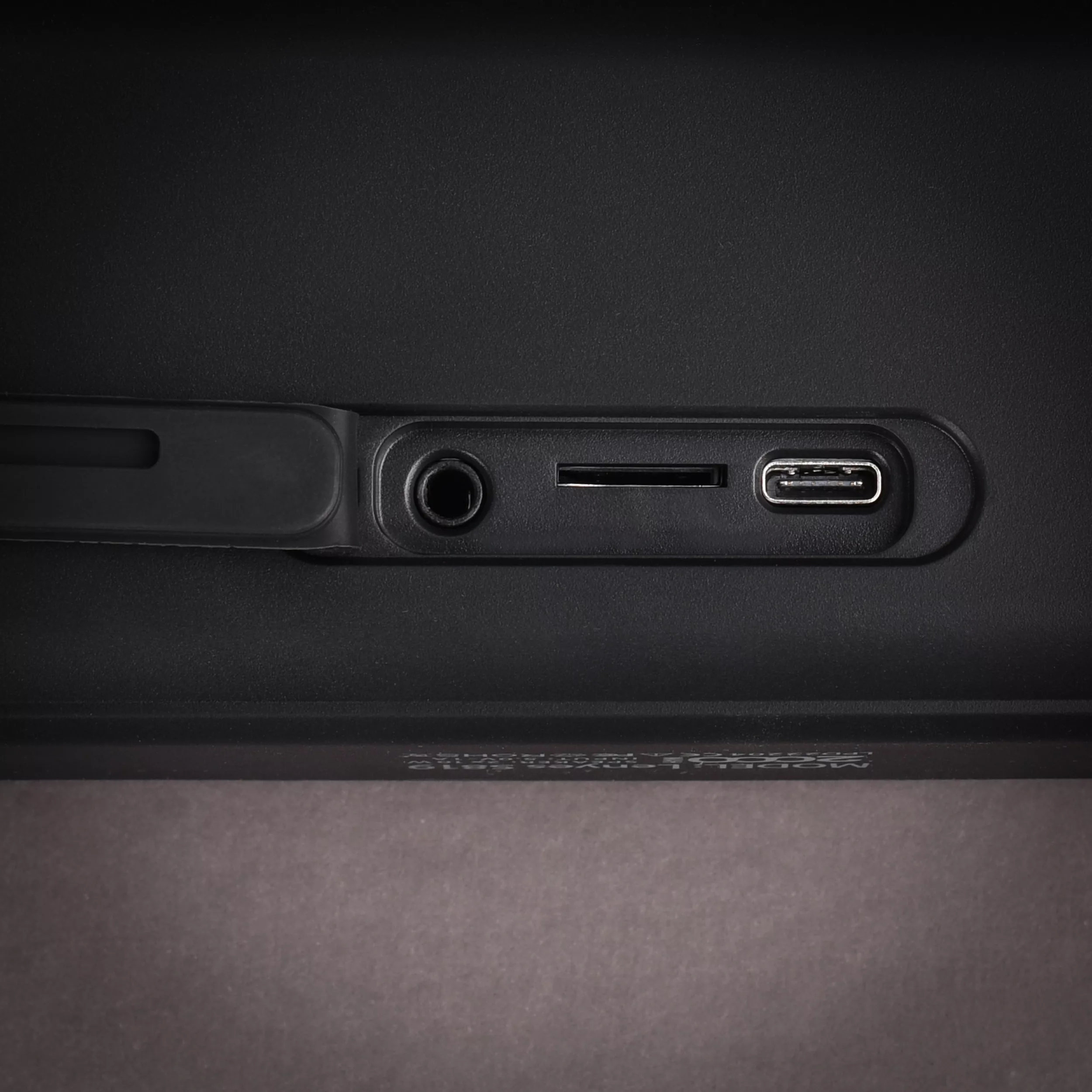 اسپیکر بلوتوثی قابل حمل لنیز مدل S819