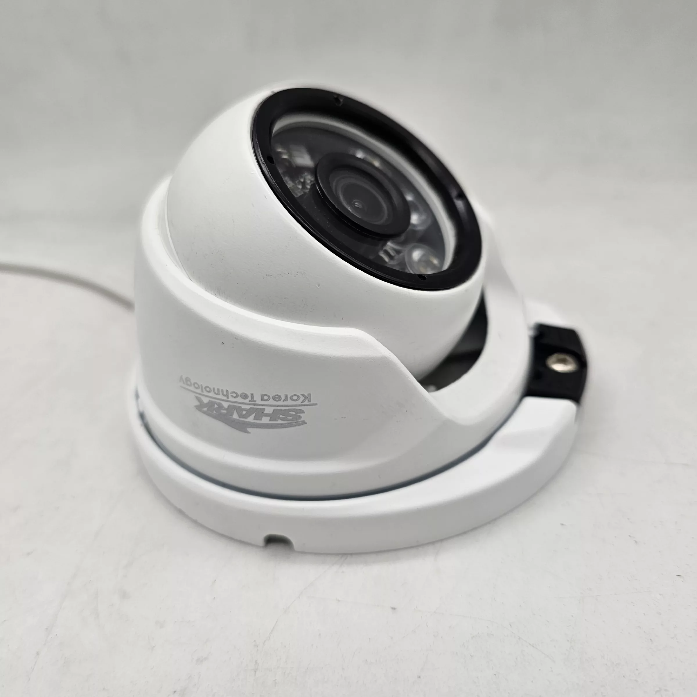 دوربین مداربسته شارک مدل warm light-SH3010FTL53AHD