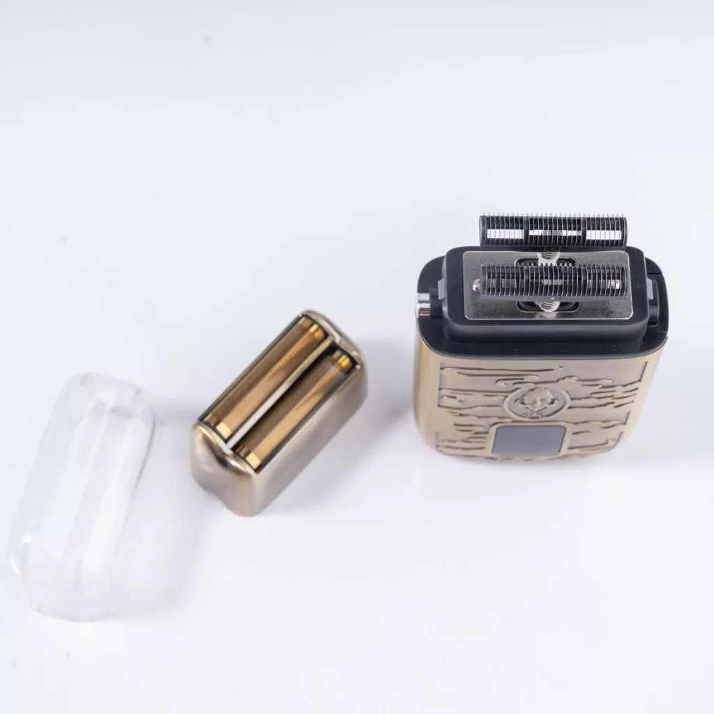 ماشین اصلاح موی صورت جی دبلیو مدل GW-9988، اصلاح به صورت صفر زن، طراحی ارگونومیک، نمایشگر LCD، منبع انرژی با کابل USB، تکنولوژی اصلاح به صورت شیو فویلی