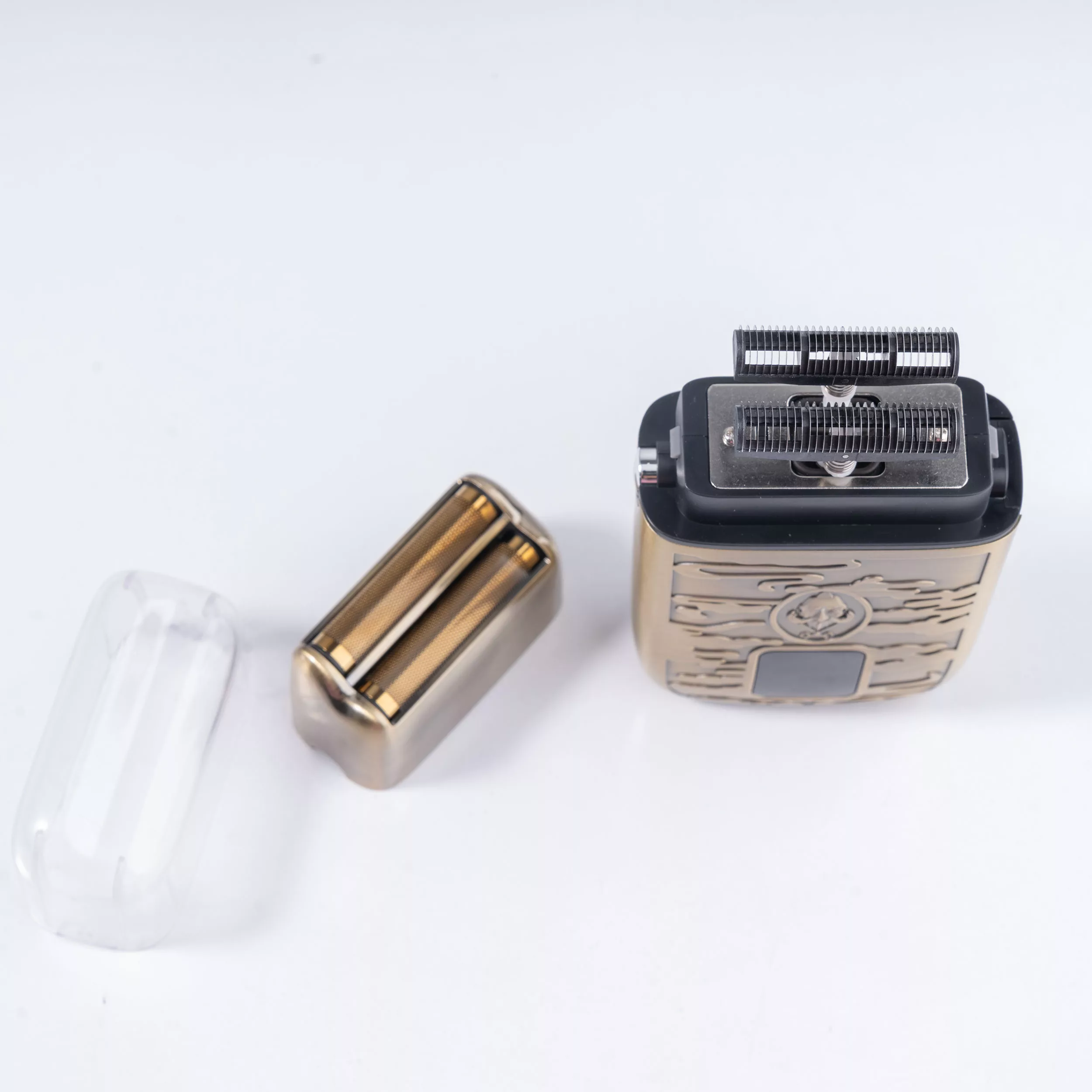 ماشین اصلاح موی صورت جی دبلیو مدل GW-9988، اصلاح به صورت صفر زن، طراحی ارگونومیک، نمایشگر LCD، منبع انرژی با کابل USB، تکنولوژی اصلاح به صورت شیو فویلی