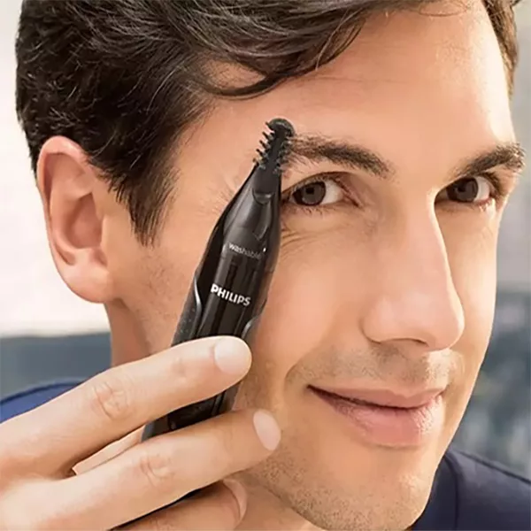 ماشین اصلاح موی سر و صورت فیلیپس مدل 5000 به‌همراه موزن بینی pro، اصلاح به صورت حجم‌زن، ضد آب، منبع انرژی باتری قابل شارژ، تکنولوژی اصلاح به صورت برش مستقیم، مدت زمان شارژ سریع 5 دقیقه و مدت زمان استفاده پس از شارژ 80 دقیقه، به‌همراه شارژر، کیف نگهداری