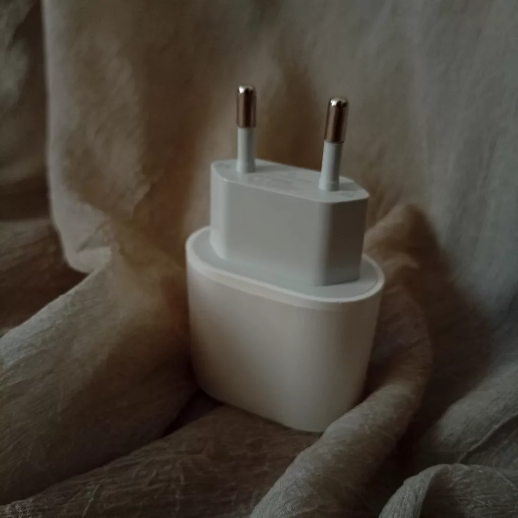 شارژر دیواری 20 وات مدل max