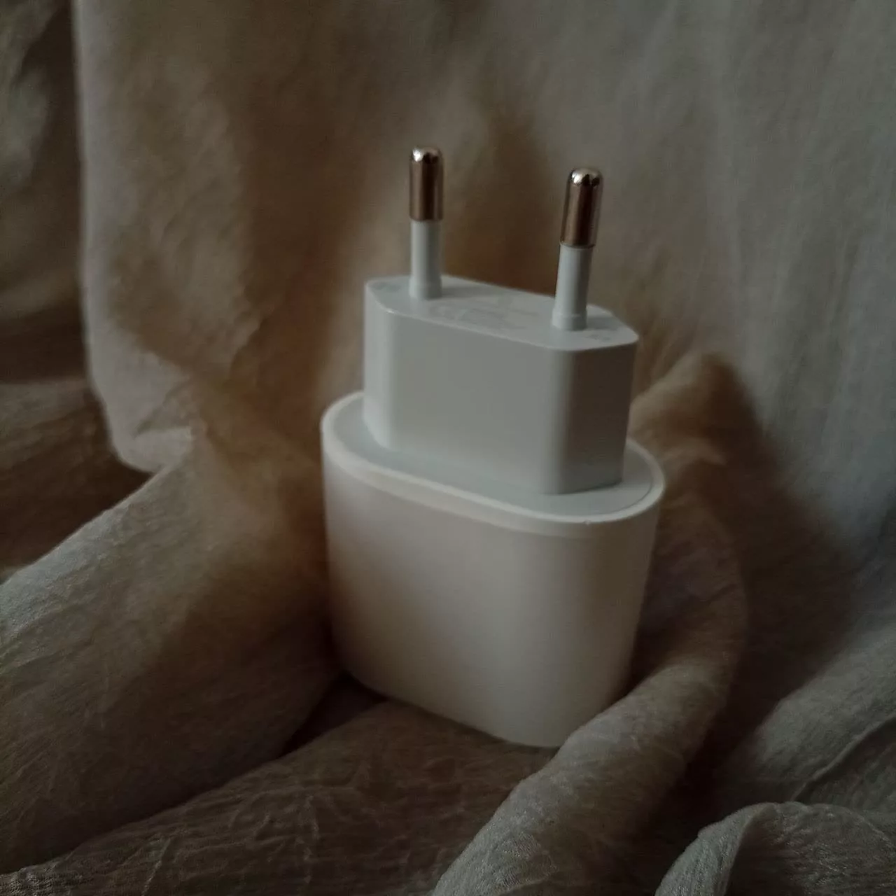 شارژر دیواری 20 وات مدل max