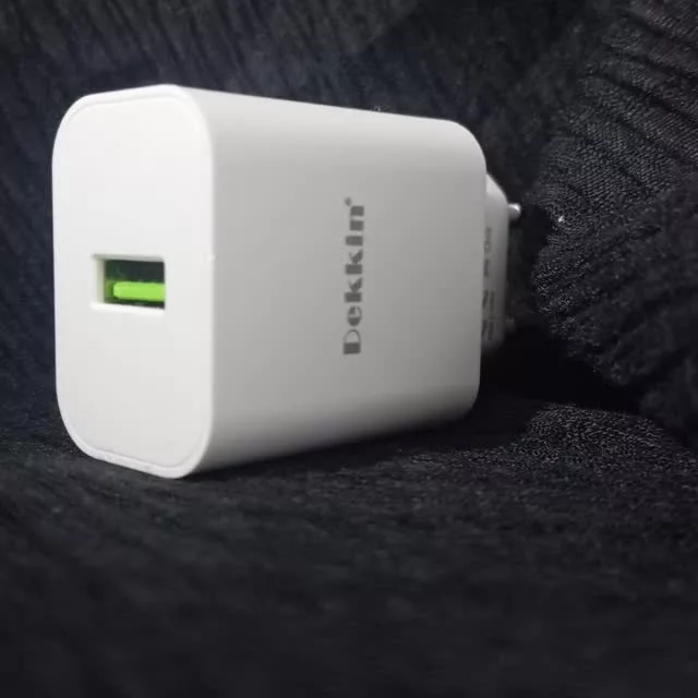 شارژر دیواری 5 وات دکین مدل 774