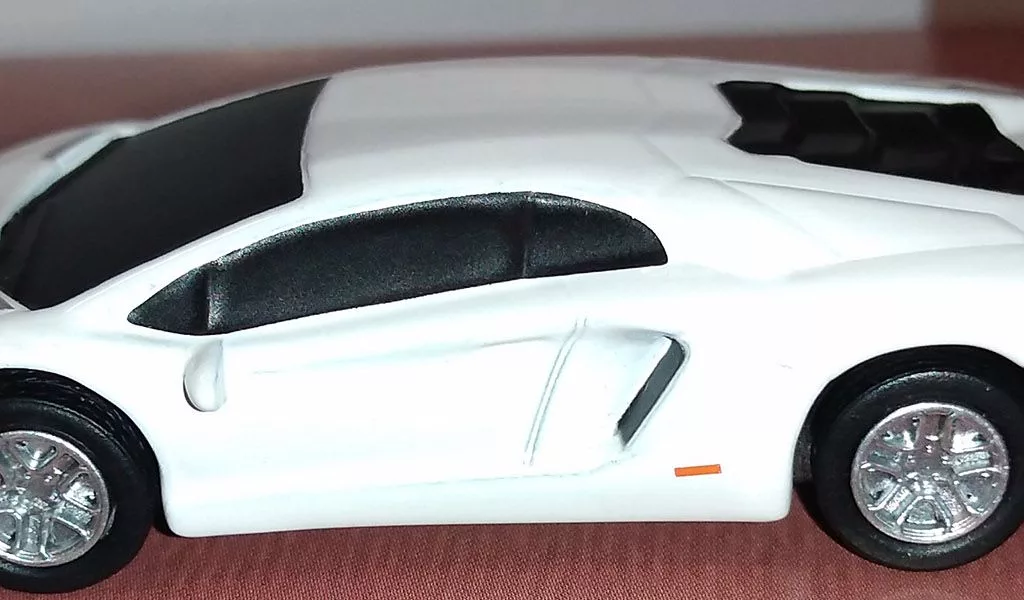 فلش مموری طرح ماشین مدل UM-037 ظرفیت 64 گیگابایت