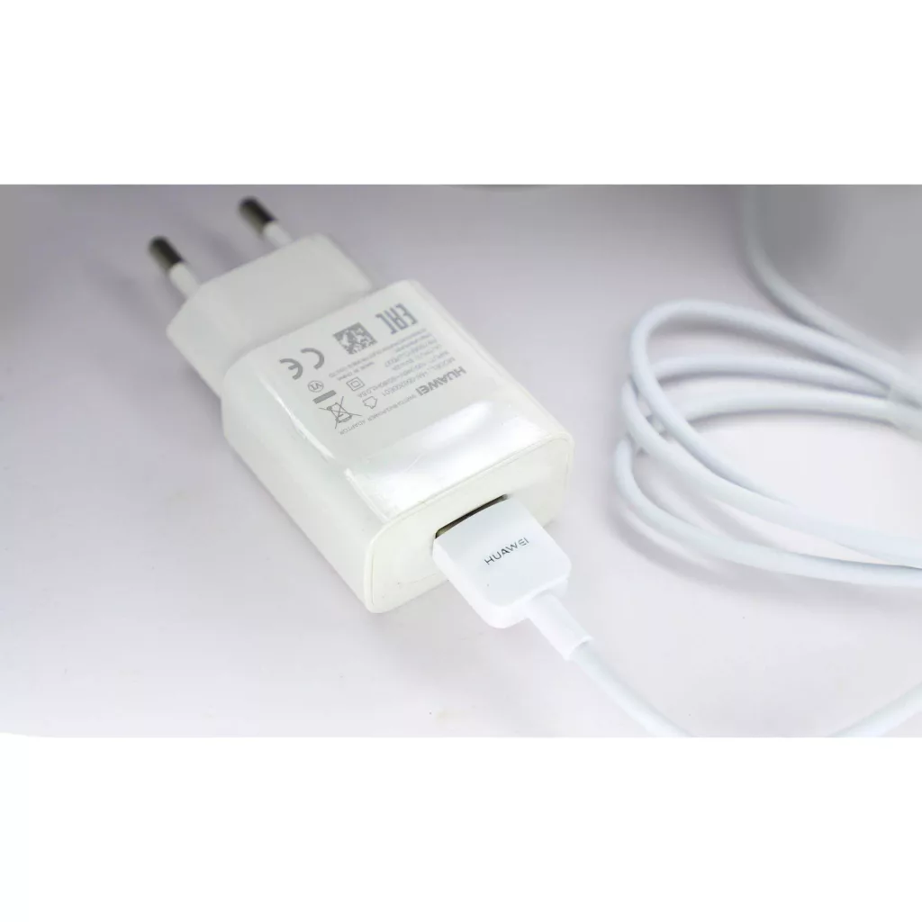 شارژر دیواری  مدل HW-050200E01 به همراه کابل تبدیل microUSB