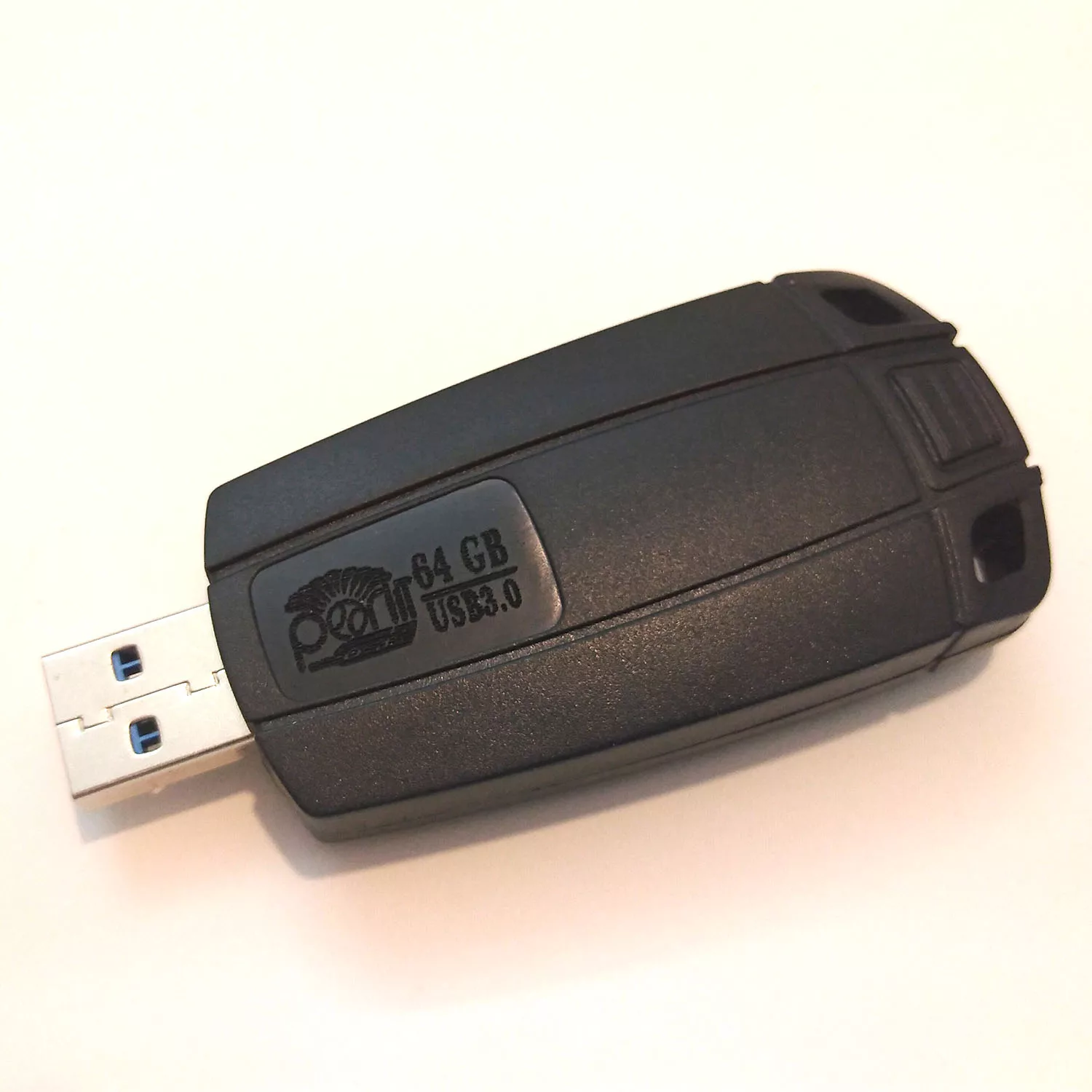 فلش مموری پرلیت یو اس بی طرح ریموت BMW کد P-11-U3.0 ظرفیت ۶۴ گیگابایت