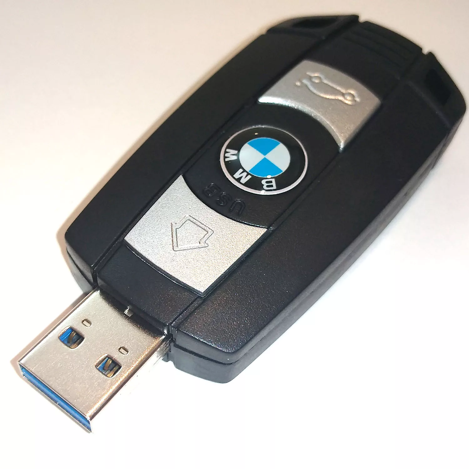 فلش مموری پرلیت یو اس بی طرح ریموت BMW کد P-11-U3.0 ظرفیت ۶۴ گیگابایت