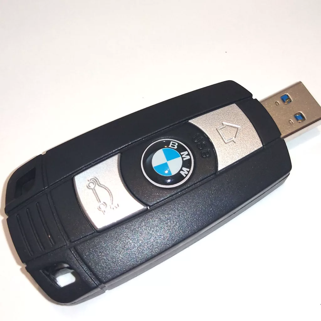فلش مموری پرلیت یو اس بی طرح ریموت BMW کد P-11-U3.0 ظرفیت ۶۴ گیگابایت