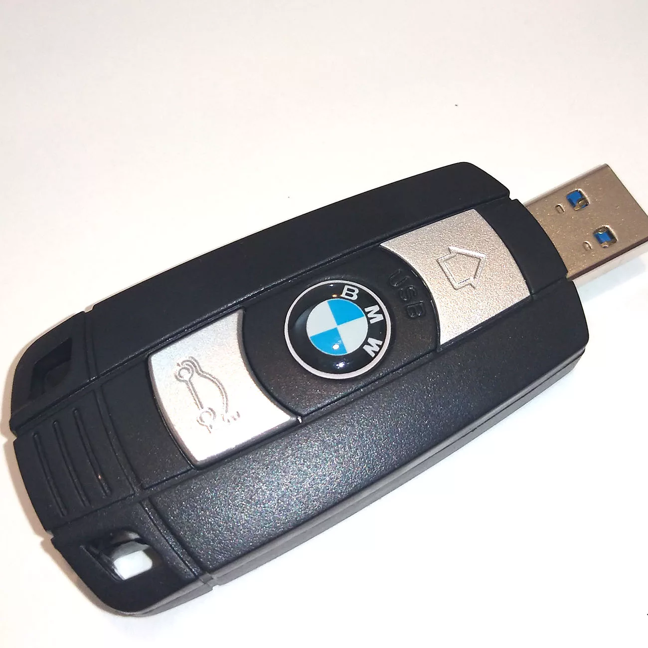 فلش مموری پرلیت یو اس بی طرح ریموت BMW کد P-11-U3.0 ظرفیت ۶۴ گیگابایت