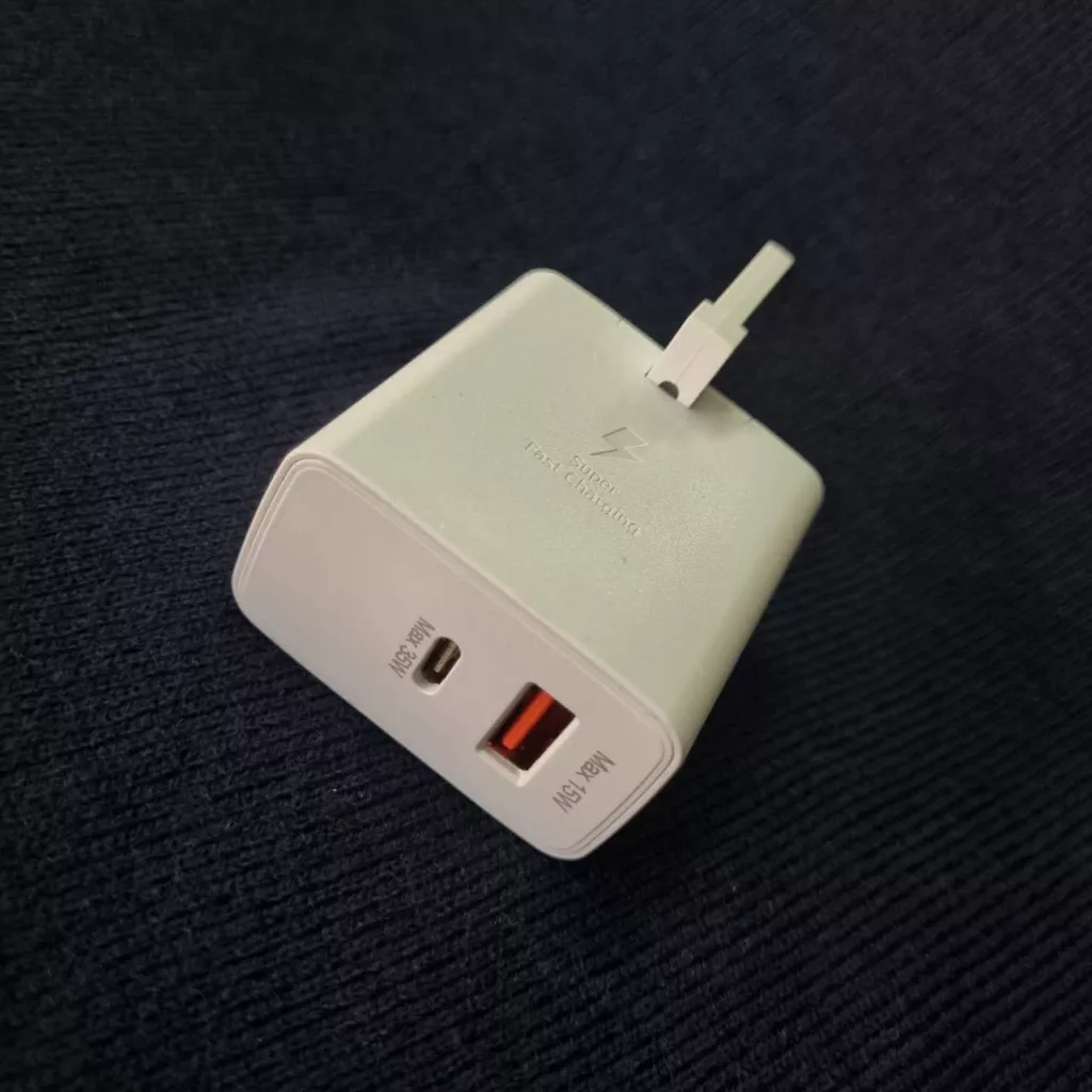 شارژر دیواری 35 وات دو پورت مدل BEST به همراه کابل تبدیل USB-C