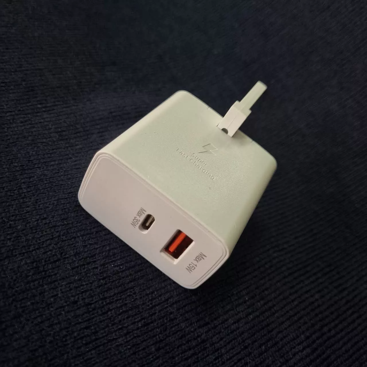 شارژر دیواری 35 وات دو پورت مدل BEST به همراه کابل تبدیل USB-C