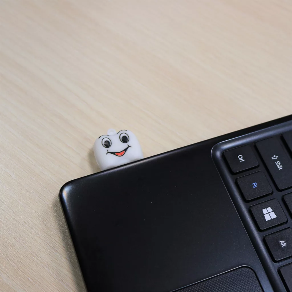 فلش مموری طرح دندان 02 مدل Ul-Tooth02 ظرفیت 128 گیگابایت