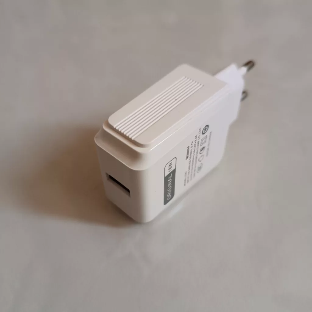 شارژر دیواری 18 وات ال دی او مدل BY40 به همراه کابل تبدیل USB-C