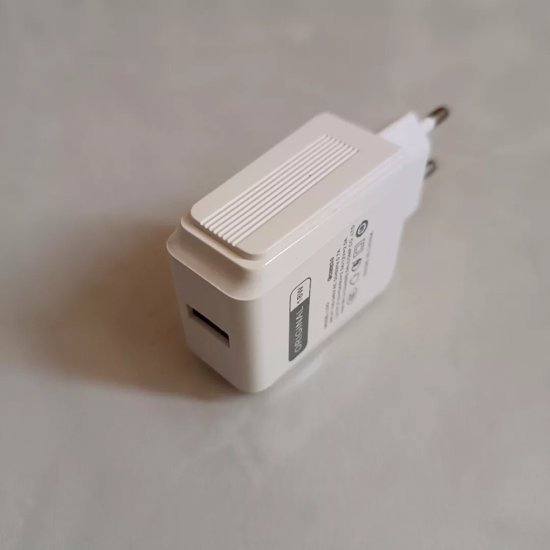 شارژر دیواری 18 وات ال دی او مدل BY40 به همراه کابل تبدیل USB-C