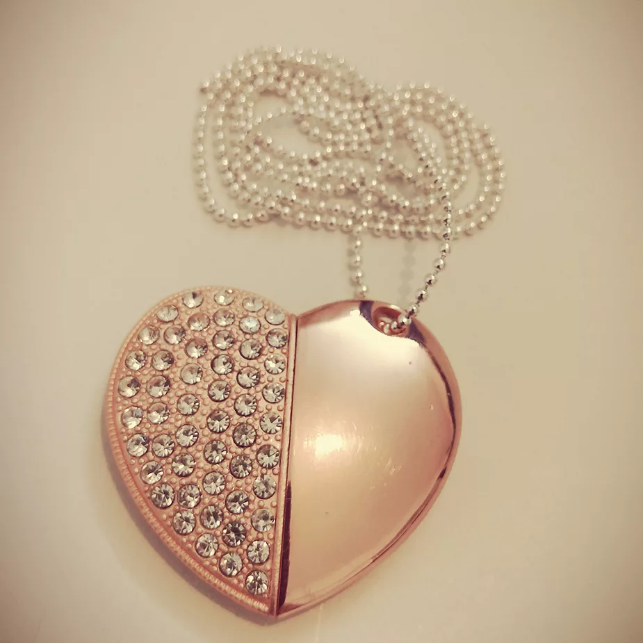 فلش مموری پرلیت یو اس بی طرح قلب مدل UJ-06-U.3 ظرفیت 32 گیگابایت