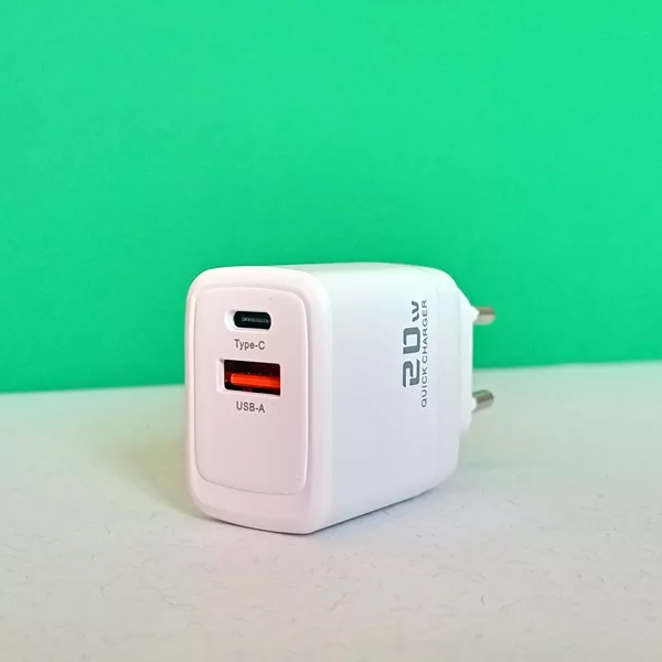 شارژر دیواری 20 وات توکی دو پورت مدل JT-P20F به همراه کابل USB-C