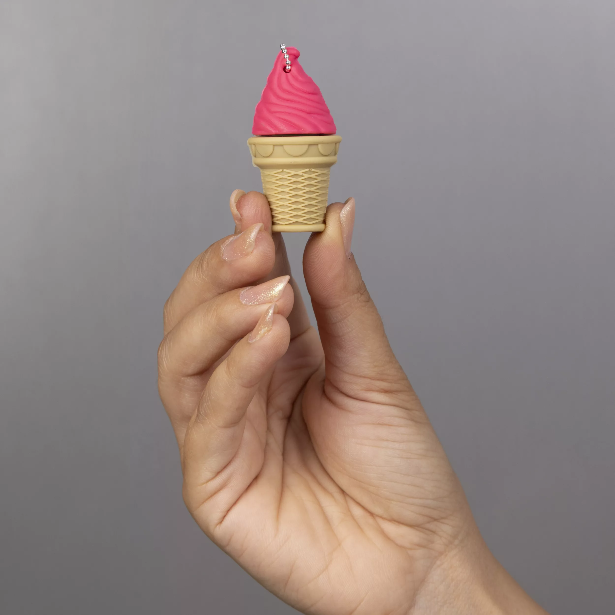 فلش مموری مدل بستنی قیفی توت فرنگی ظرفیت 32 گیگابایت