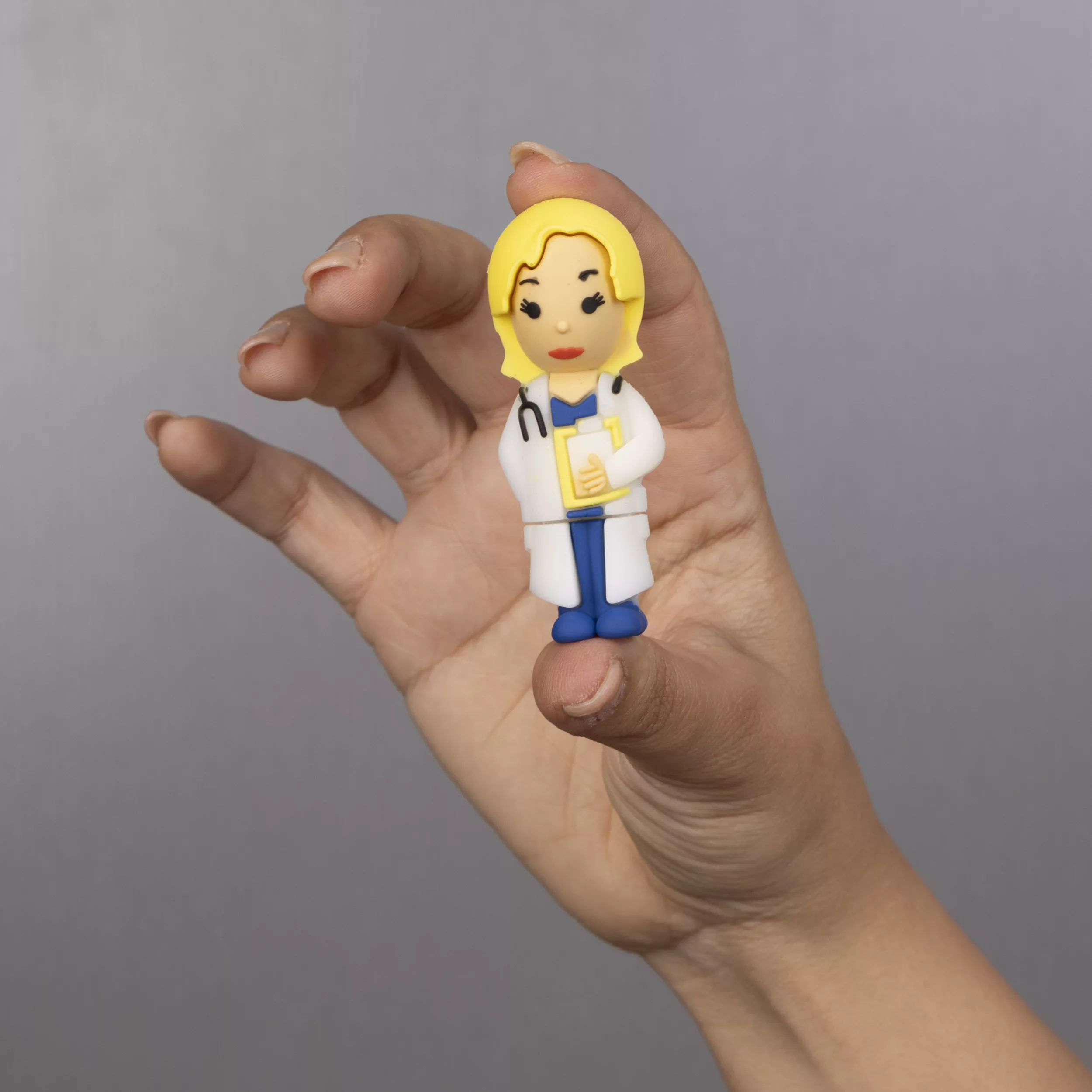 فلش مموری مدل خانم دکتر ظرفیت 128 گیگابایت