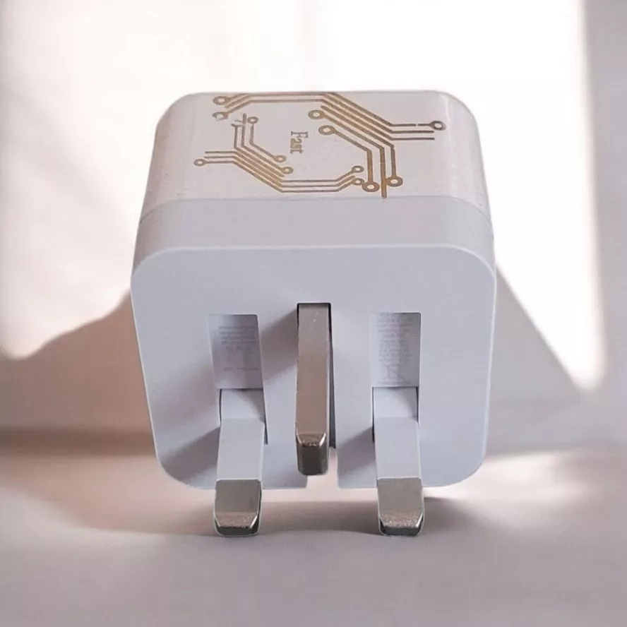 شارژر دیواری 35 وات مدل iph45 به همراه کابل USB-C به لایتنینگ